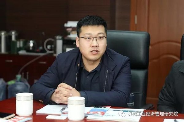 徐东华院长会见鞍山市金融办主任张诚一行
